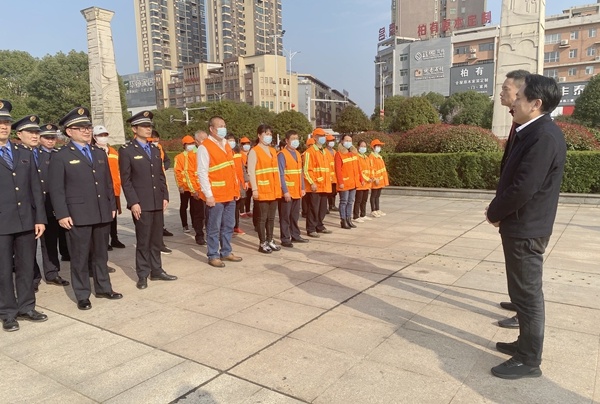新年新气象 关爱暖人心 康月林看望慰问基层一线工作人员 向坚守岗位的劳动者致以新春祝福