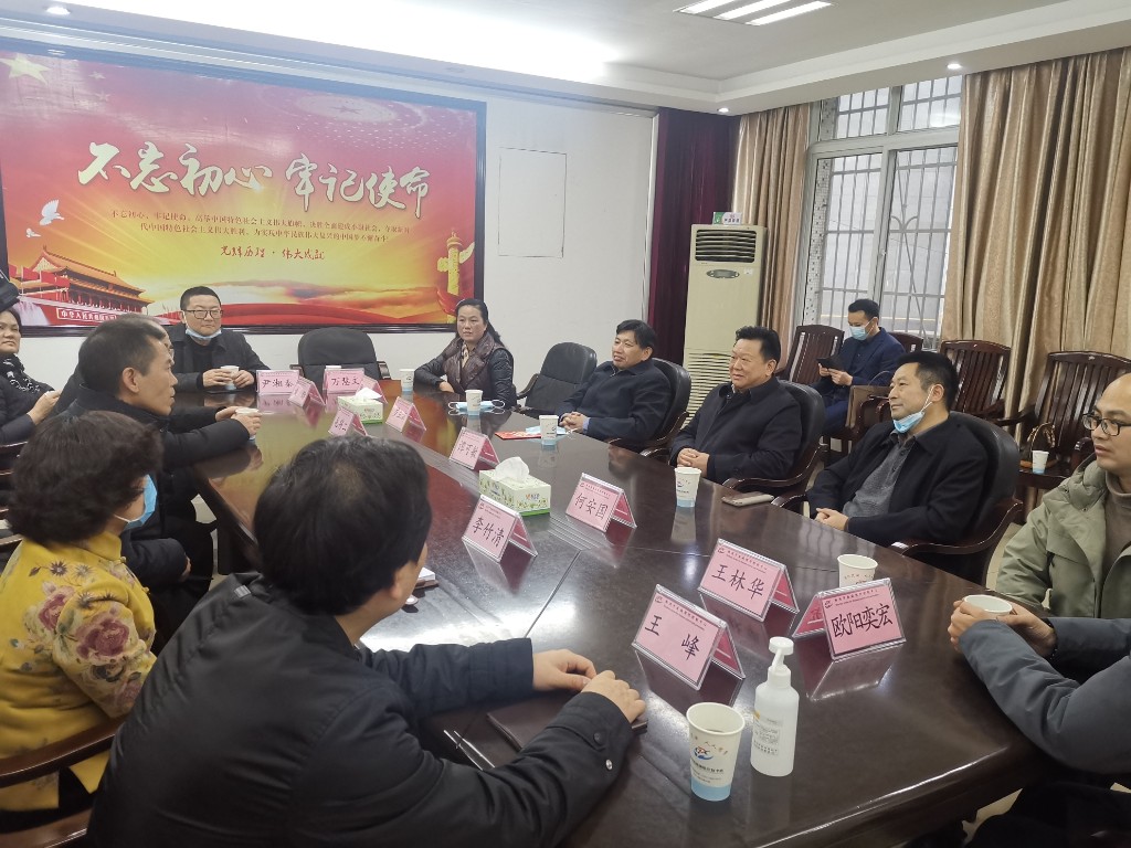 谭可敏副市长慰问困难党员、看望专家人才