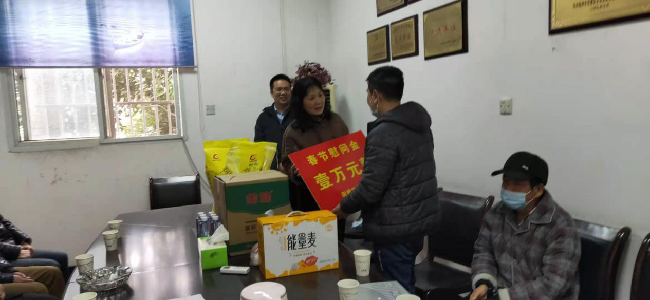 新春送慰问，爱心暖会员 --荷塘区总工会开展春节送温暖活动