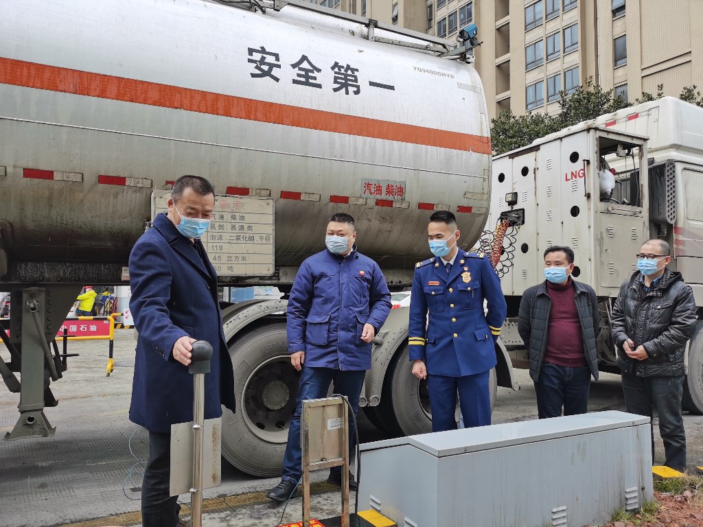 压实责任，守好底线！王洪宇主任开展节前安全生产大检查