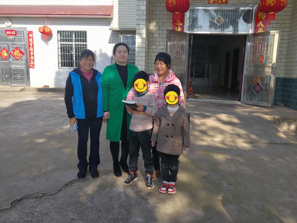 宋家桥街道联合民主同盟荷塘支部慰问困境青少年