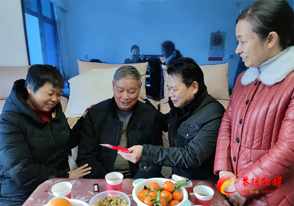 茶陵县卫健局走访慰问生活困难老党员