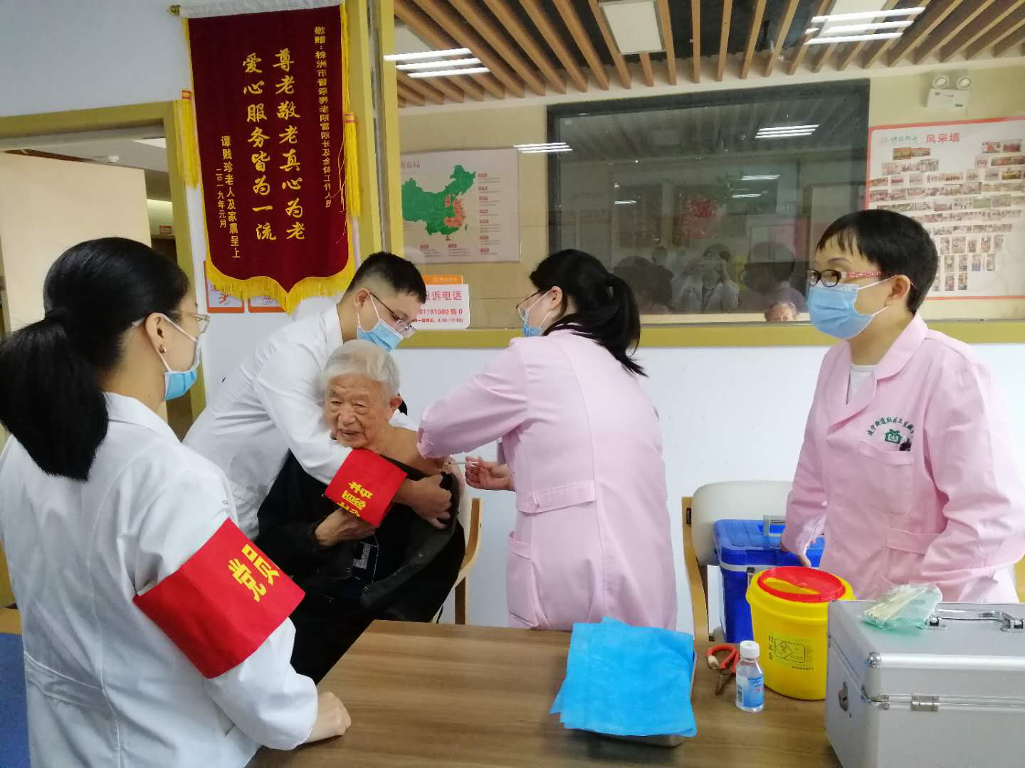 芦淞卫健“医路先锋”党员志愿服务队为社区居民健康保驾护航