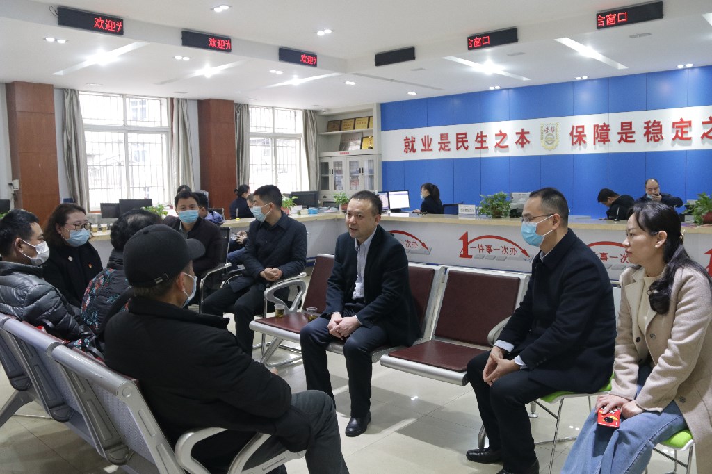 邬凌云春节前走访慰问老党员、困难党员和城乡帮困对象