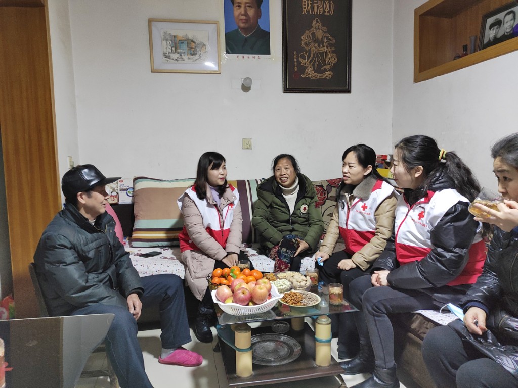 区红十字会开展“红十字博爱送万家” 走访慰问活动