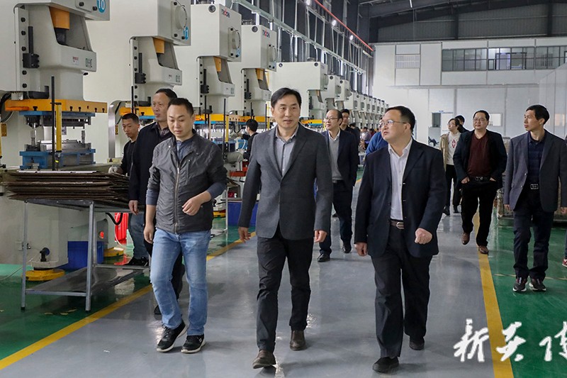 尹朝晖赴园区乡镇调研：突出问题导向、咬住关键环节 统筹推进“三基地”建设