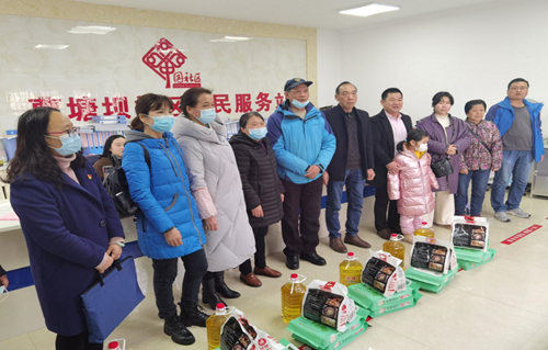 芦淞区开展记账户春节慰问活动