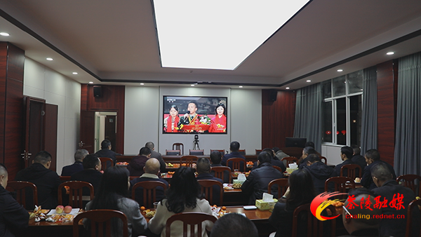 茶陵社会各界民众收看春晚