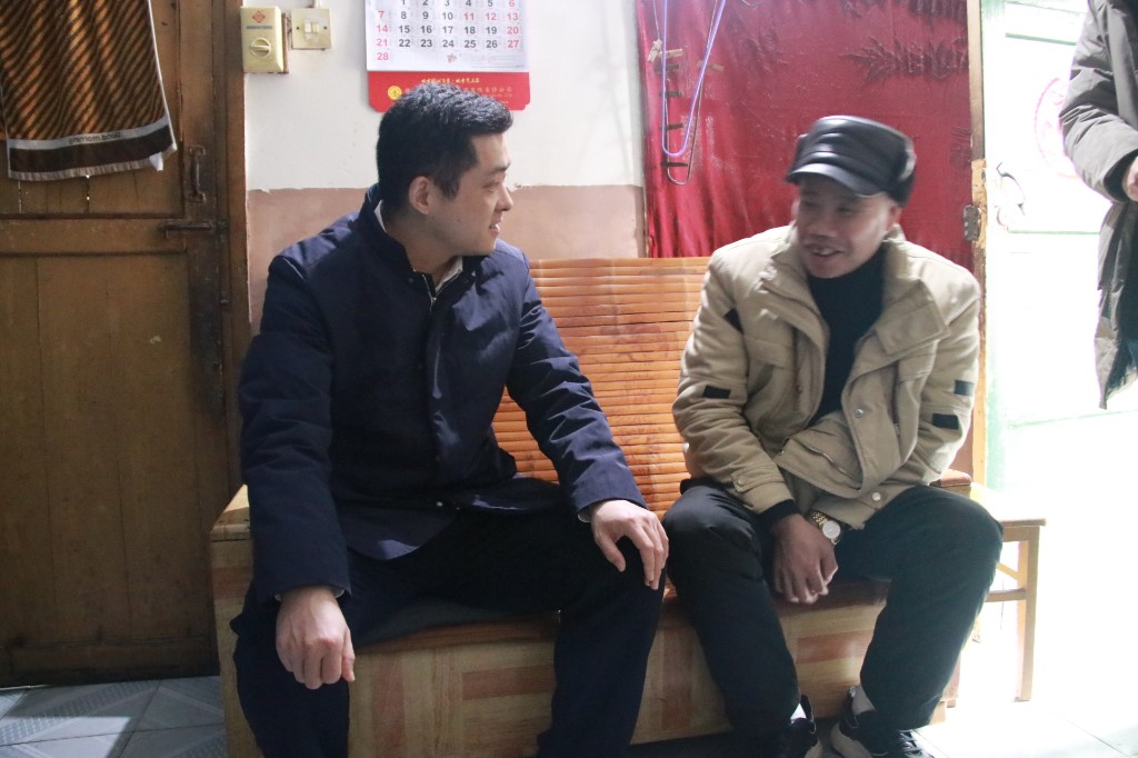 罗鹏程春节前走访慰问困难党员和群众