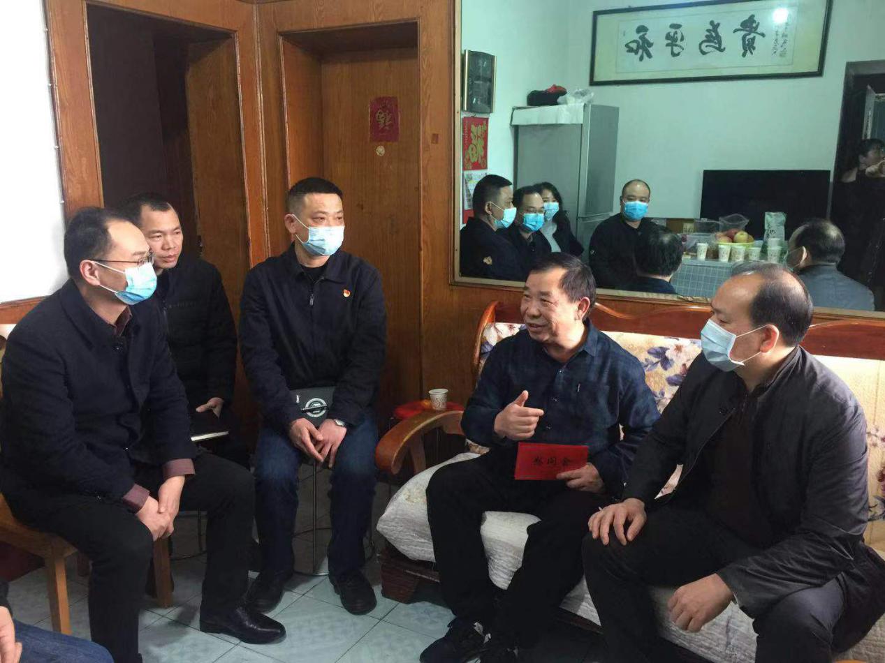 茨菇塘街道节前走访慰问见义勇为人员