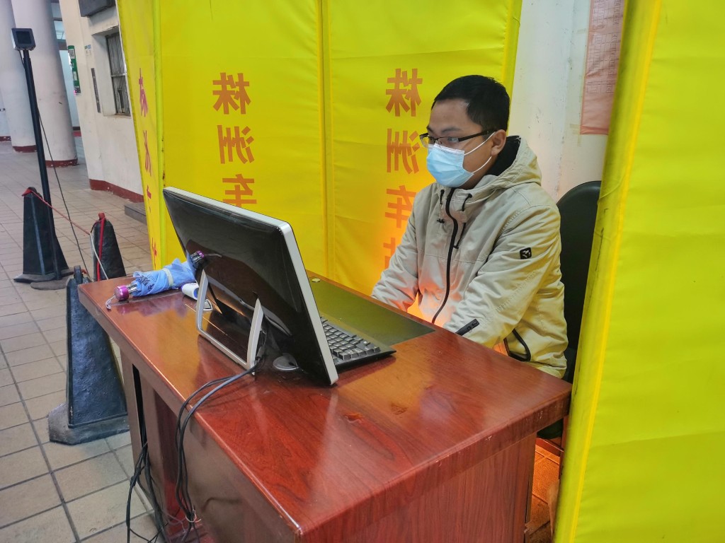 发挥党员先锋模范作用  主动作为强化疫情防控 ——区审计局认真做好春节期间火车站疫情防控值守工作