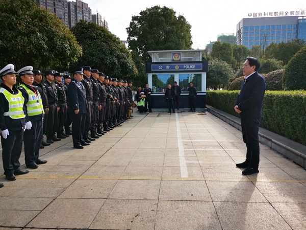 新年新气象 关爱暖人心 康月林看望慰问基层一线工作人员 向坚守岗位的劳动者致以新春祝福