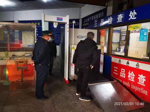 护航春运保安全交通执法在行动