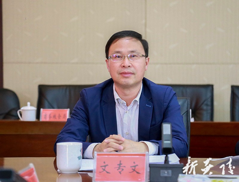 县委常委会召开会议 传达学习习近平总书记近期重要讲话精神