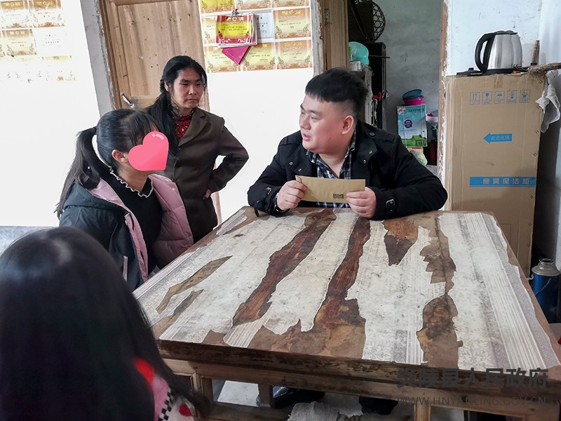 团县委开展慰问困难团员青年活动