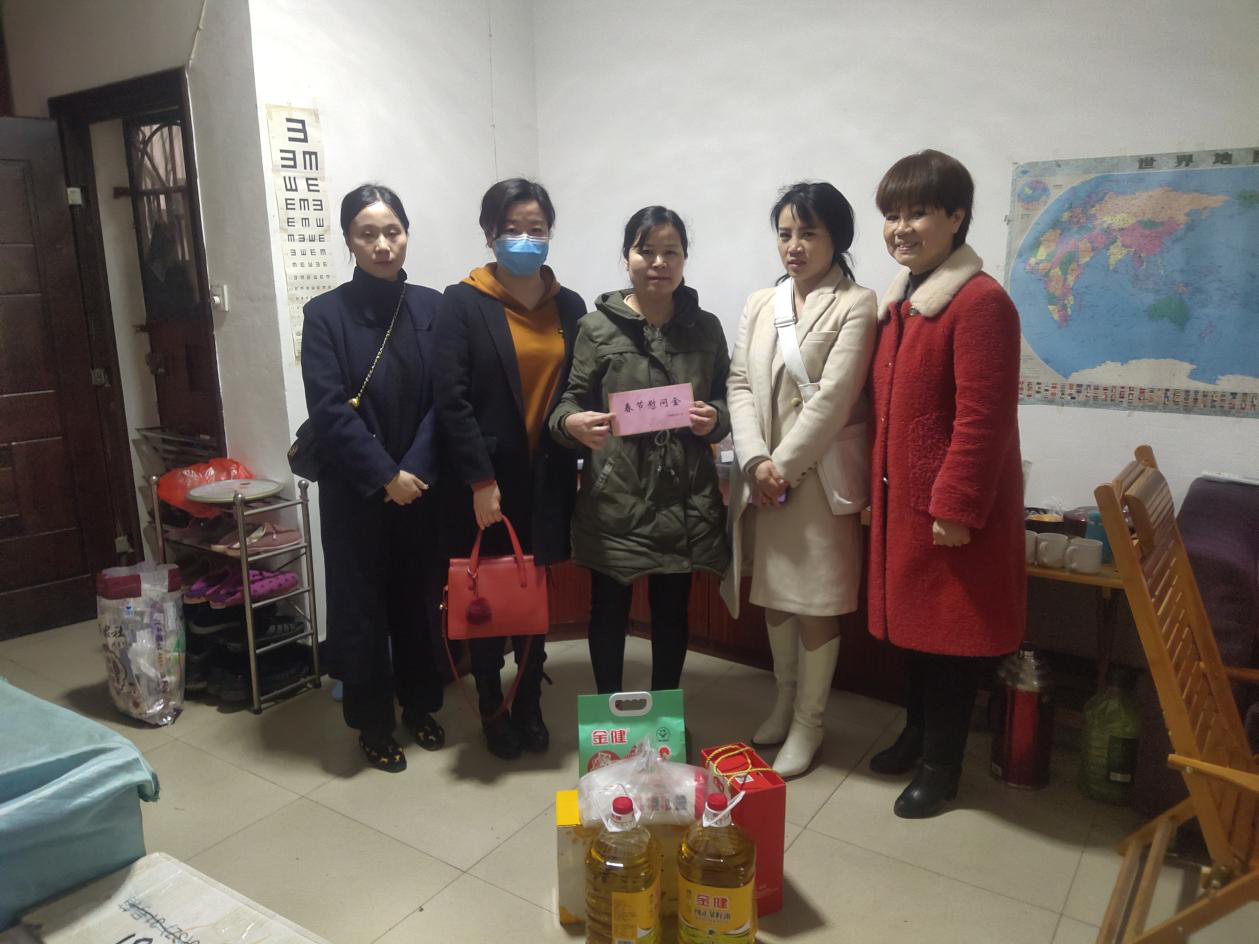 新春送慰问，爱心暖会员 --荷塘区总工会开展春节送温暖活动
