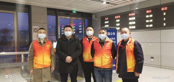 芦淞区机关干部春节严把交通关口防控疫情