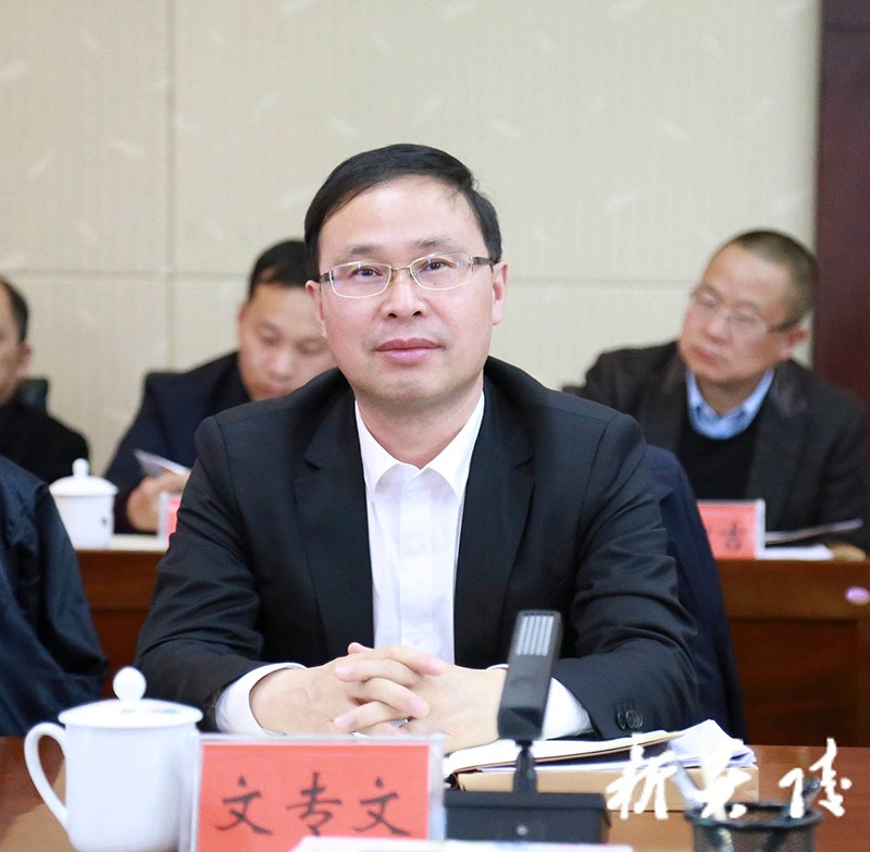 县委理论学习中心组举行集中（扩大）学习