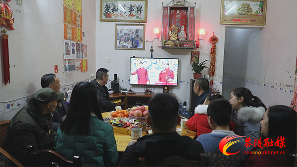 茶陵社会各界民众收看春晚