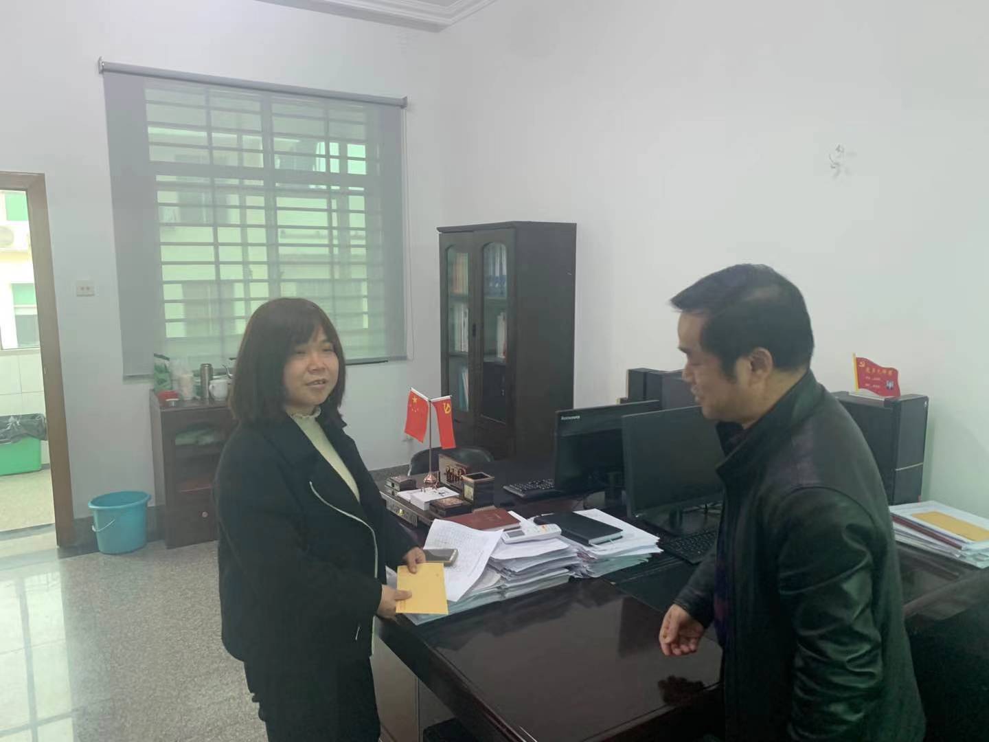株洲市生态环境局攸县分局走访慰问退休老同志和困难职工