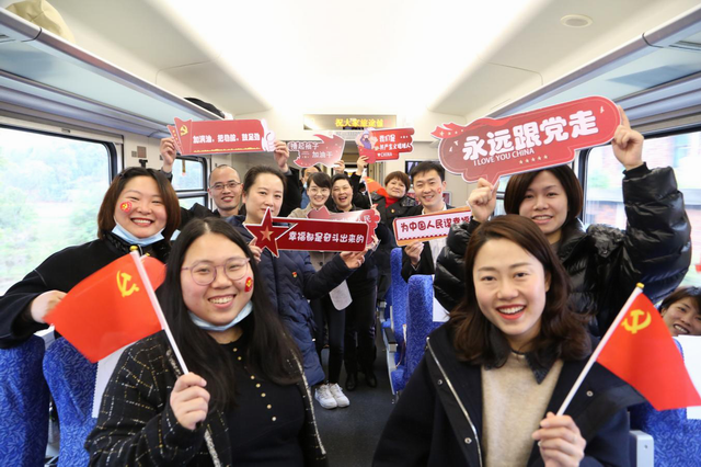 “湘赣边红色专列”首发 株洲推出党史学习“车厢课堂”