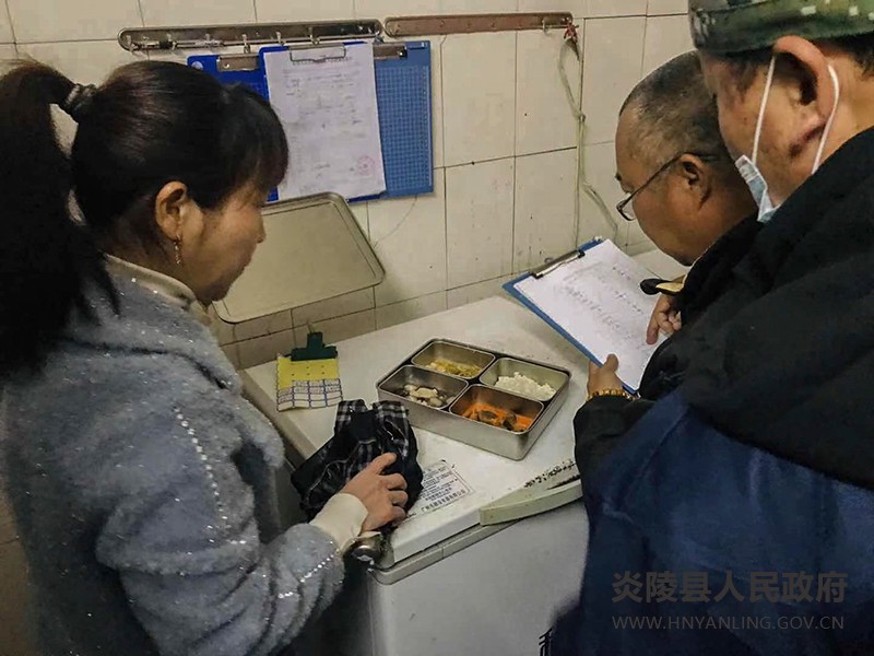 县市场监督管理局开展学校食品安全专项检查