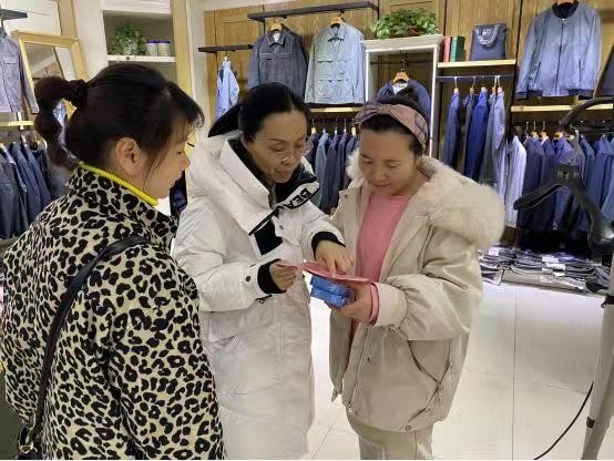 宋家桥街道为流动人口上门免费送孕前优生健康检查