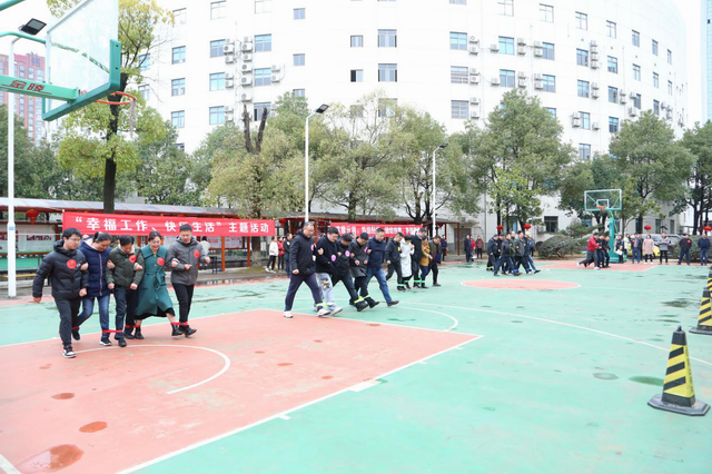 学党史践初心  悟思想聚合力