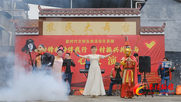 文明实践在茶陵：志愿者在湖口妙石村义演
