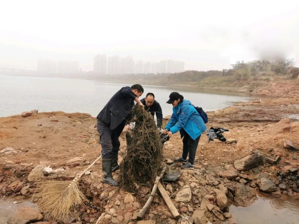 天元区：湘江河边的“雷锋”