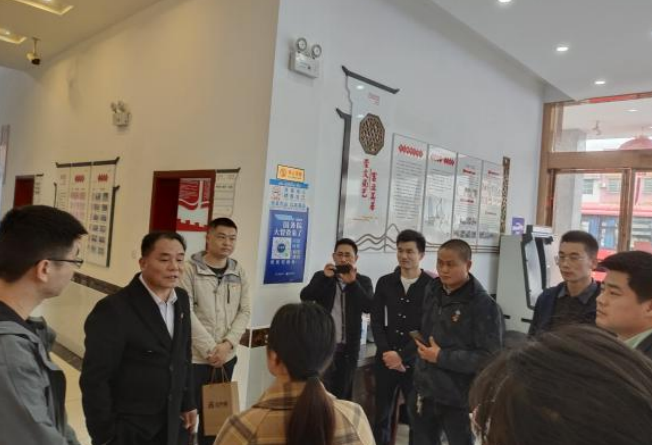 全市新任村(社区)党组织书记赴芦淞区考察学习