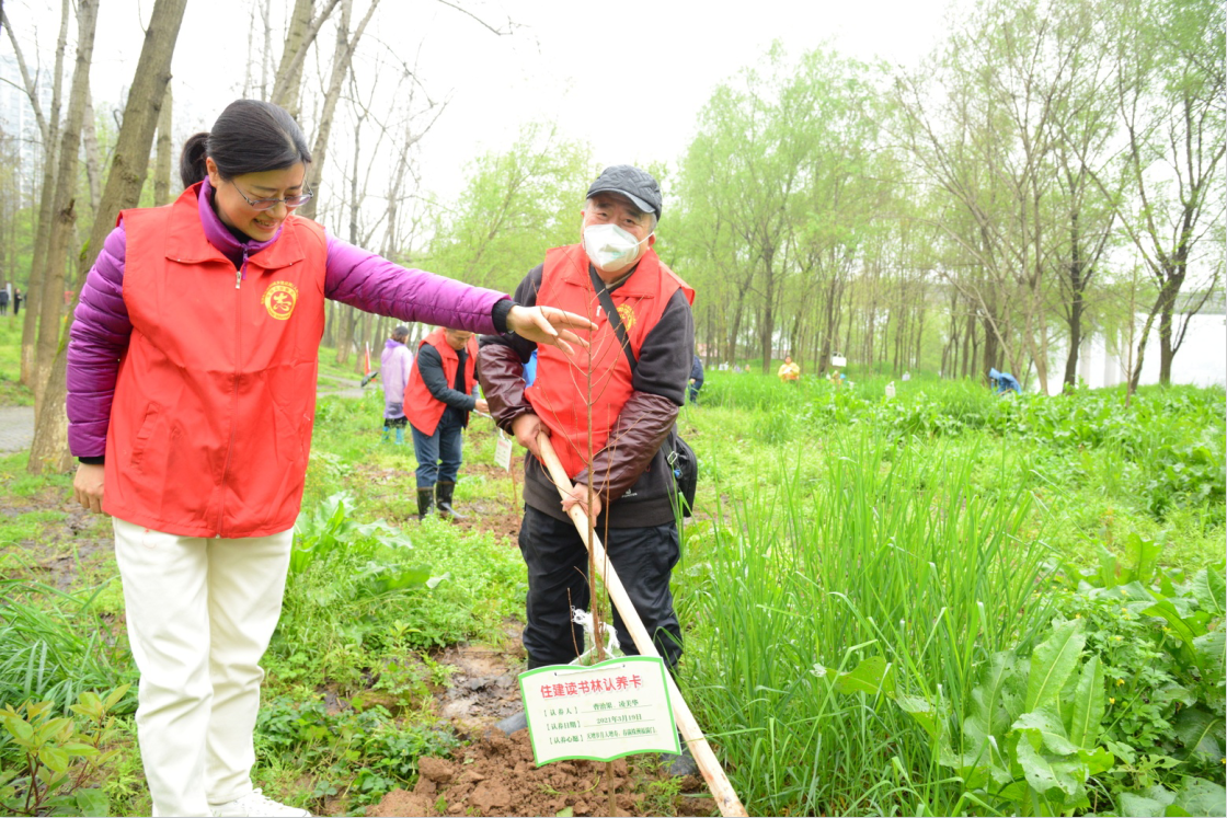 “我与春天有个约会”住建局（人防办）党员开展义务植树活动