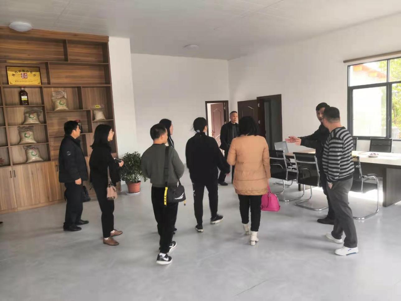 市农机事务中心调研芦淞区农机化发展工作