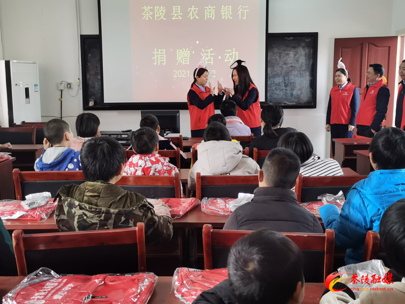 茶陵农商银行：开展“温情农商·爱心守护”志愿服务活动