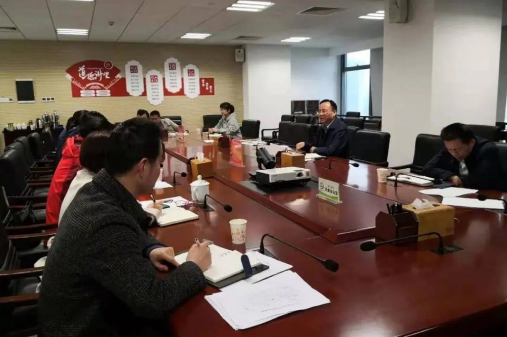潘才良参加支部组织生活会