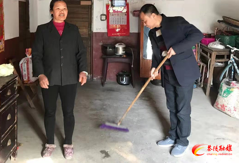 茶陵县市场监督管理局开展帮困扶弱志愿服务活动