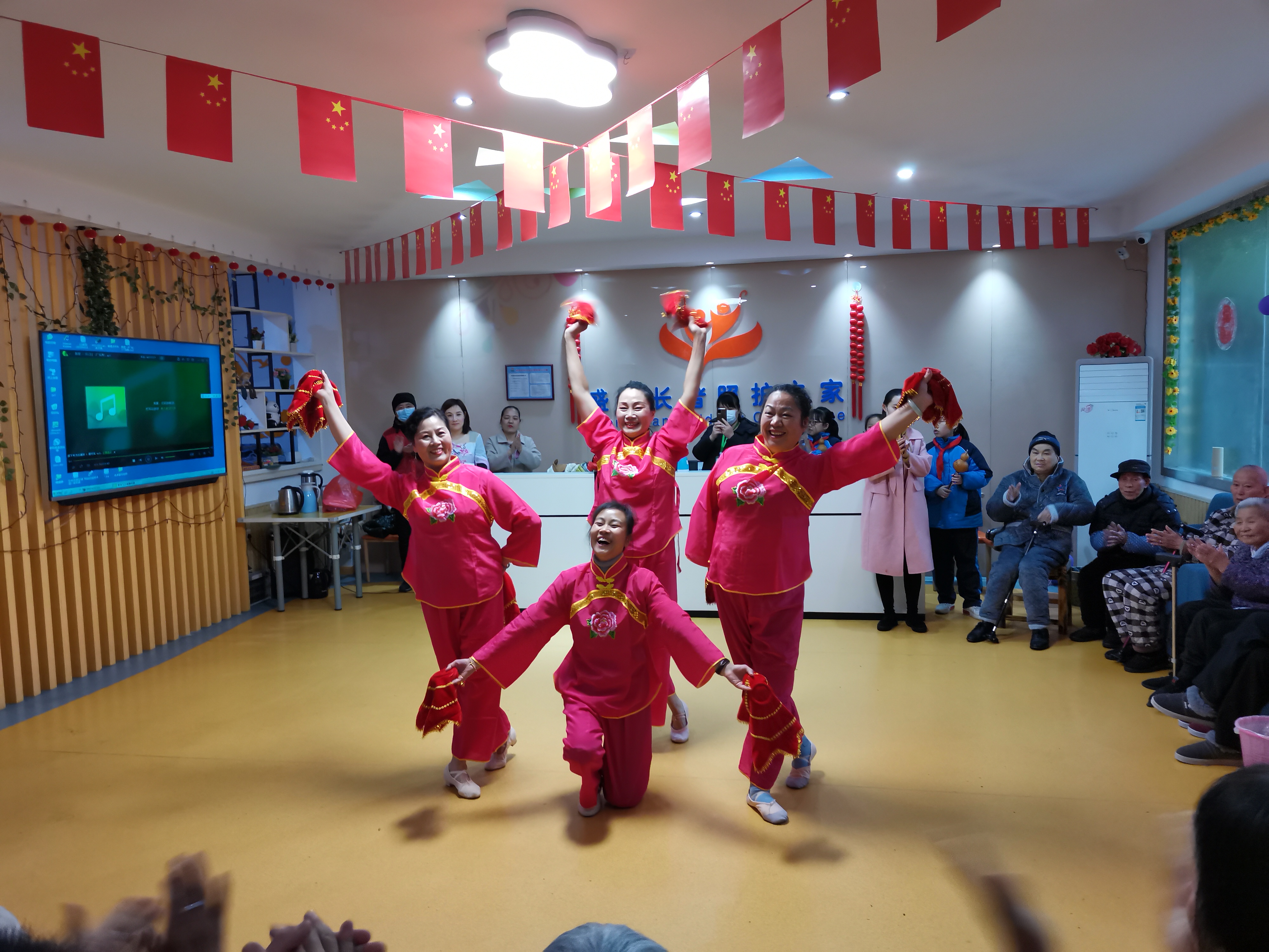 茨菇塘街道组织开展"学雷锋送温暖，服务进社区，幸福在身边"活动