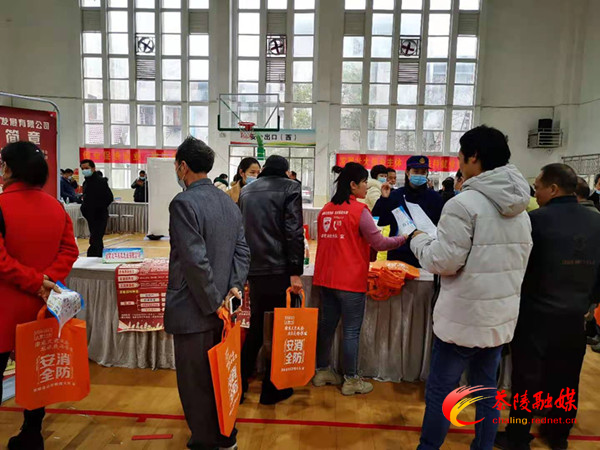 茶陵消防巧借“春风行动3.11就业服务日”现场招聘会开展消防宣传