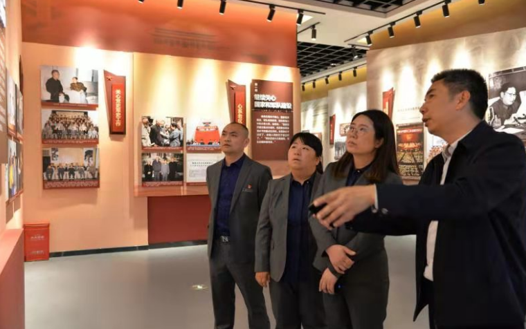 区行政审批服务局开展党史学习教育第一次专题学习