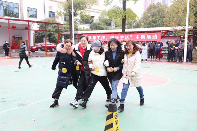 学党史践初心  悟思想聚合力