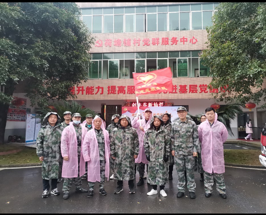 月塘街道民兵开展“学雷锋”志愿清洁护河活动