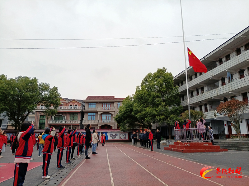 茶陵舲舫小学：开学第一课从国防教育开始
