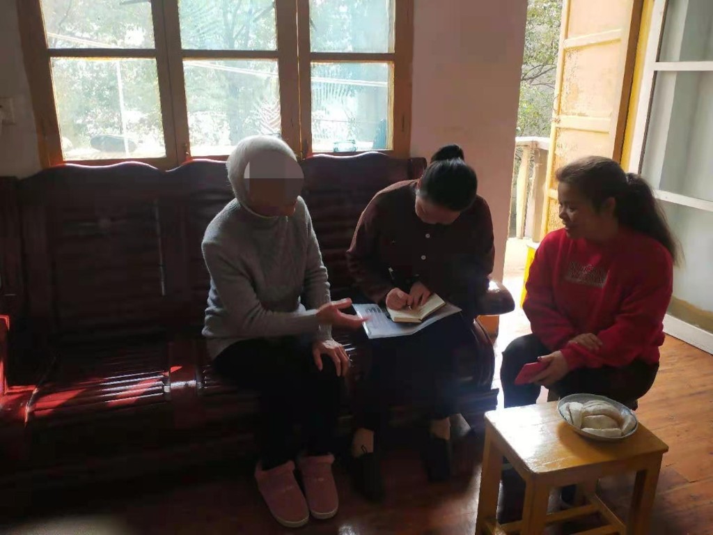 宋家桥街道开展关爱独居老人活动