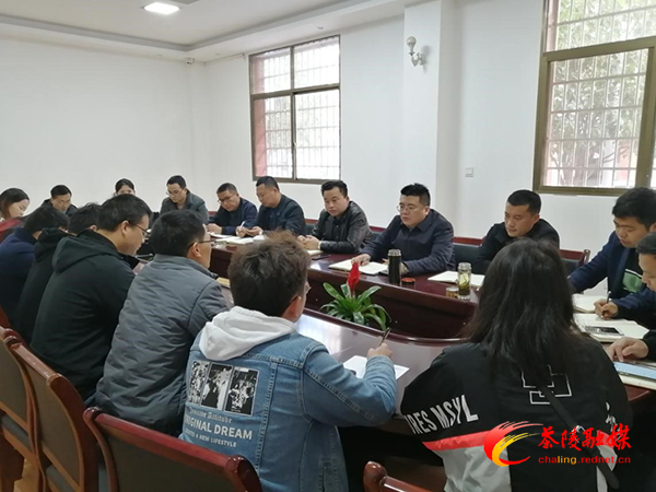 桃坑：谈青春之感受 促干部之成长