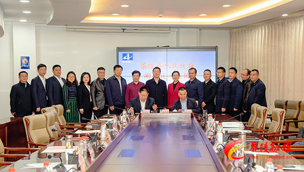 江小忠到湖南建工集团洽谈合作 并现场签订战略合作协议