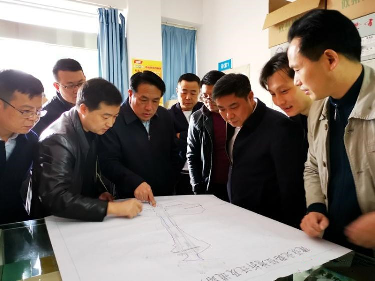 县委书记康月林调研重点项目建设 强调：加快项目建设进度 助推高质量发展