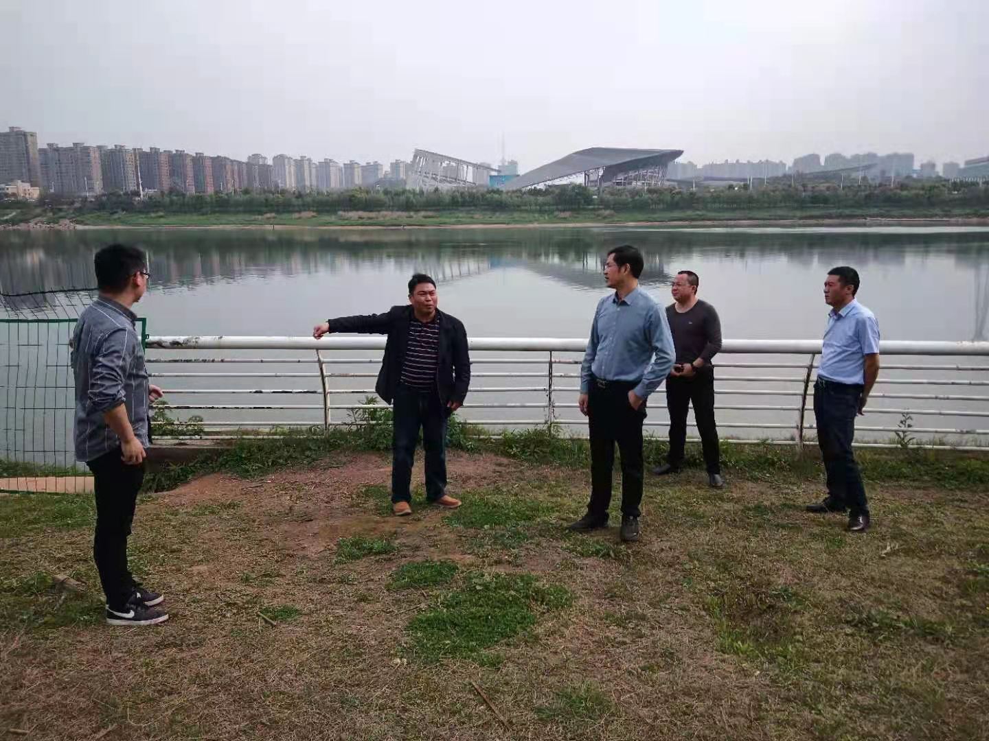石峰区邹志超区长现场督查生态环境问题