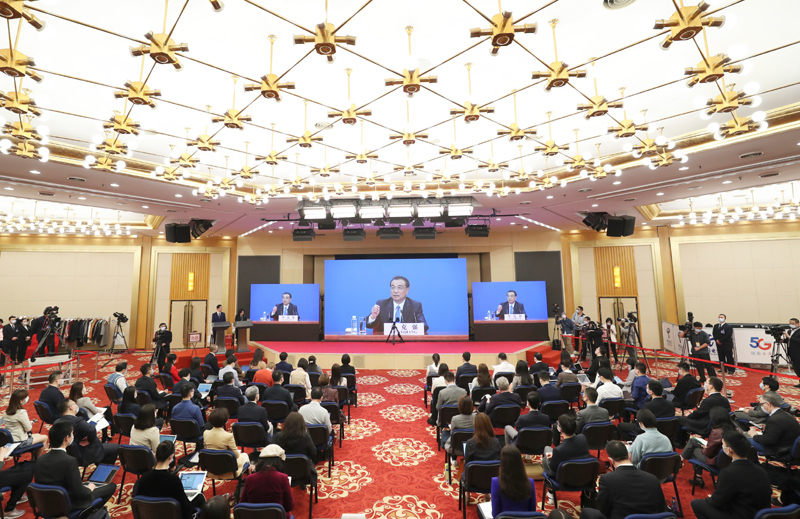 李克强总理出席记者会并回答中外记者提问
