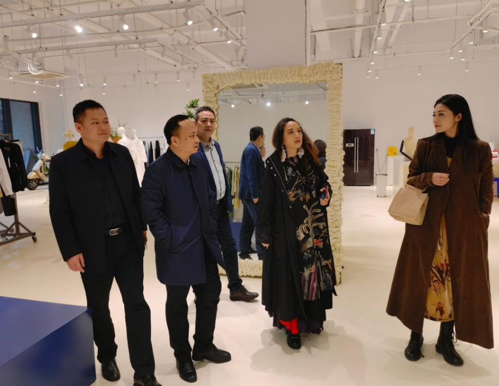 区长杨晓江带队赴上海、杭州开展服饰产业招商工作