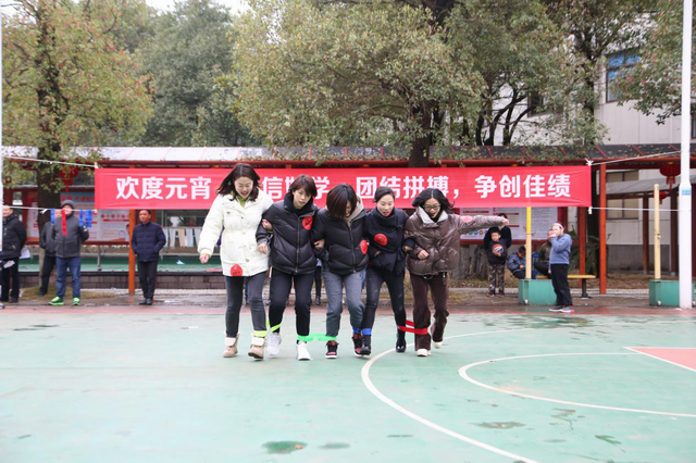 学党史践初心  悟思想聚合力